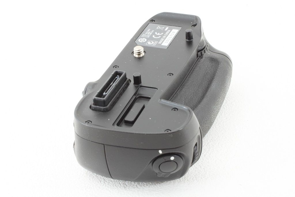 極上品 Nikon ニコン MB-D15 マルチパワー バッテリー パック D7100