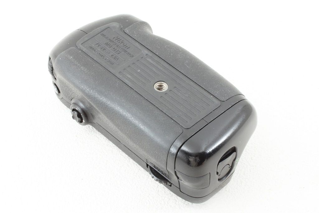 美品 Nikon ニコン MB-D15 マルチパワー バッテリー パック D7100