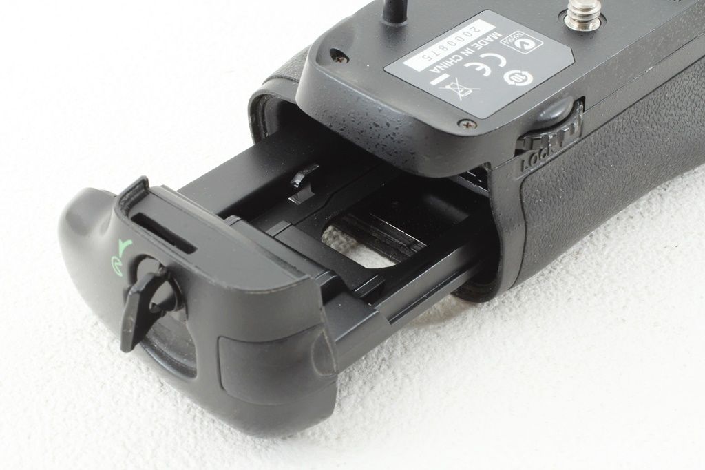 美品 Nikon ニコン MB-D15 マルチパワー バッテリー パック D7100