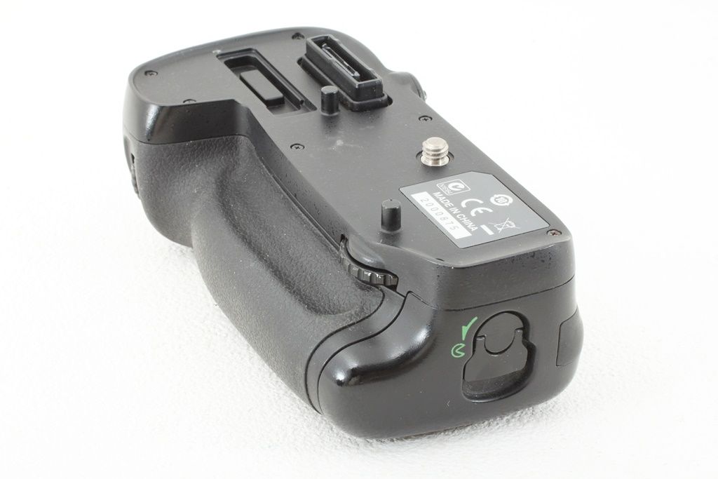 美品 Nikon ニコン MB-D15 マルチパワー バッテリー パック D7100