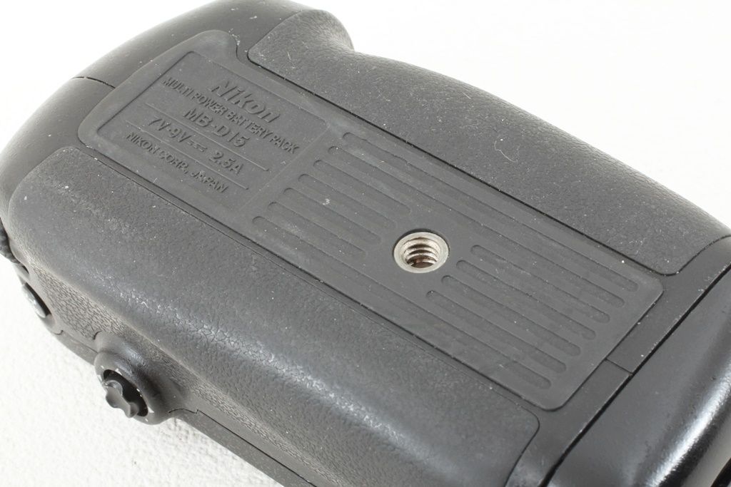 美品 Nikon ニコン MB-D15 マルチパワー バッテリー パック D7100