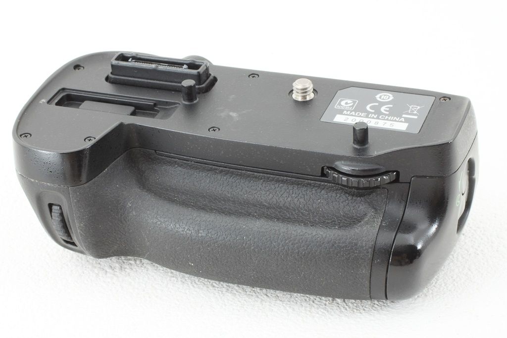 美品 Nikon ニコン MB-D15 マルチパワー バッテリー パック D7100