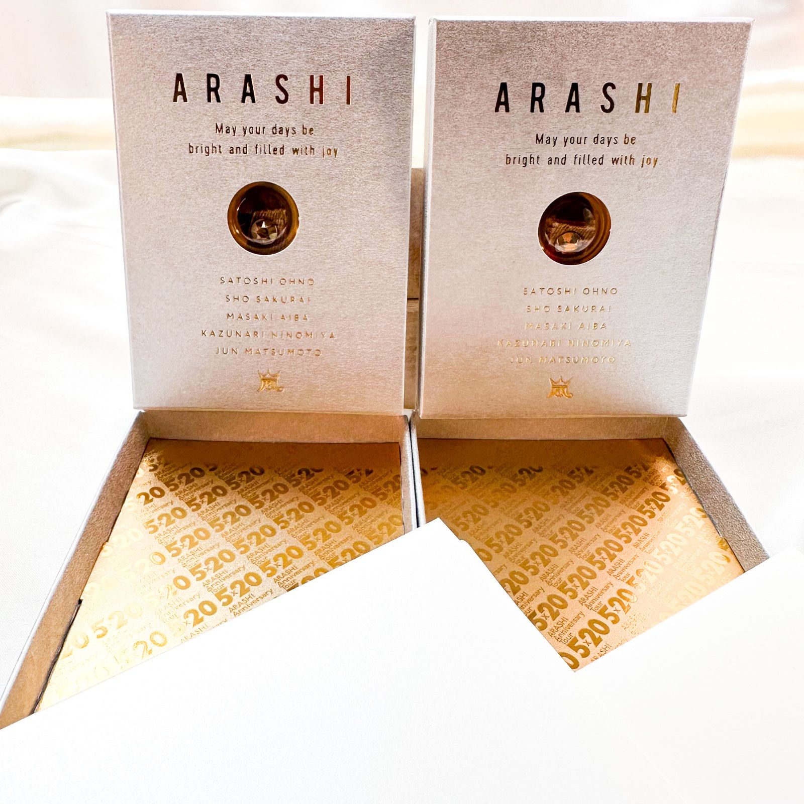 嵐 オープニング幕スワロフスキー ファンクラブ会員特典 2点(ゴールド