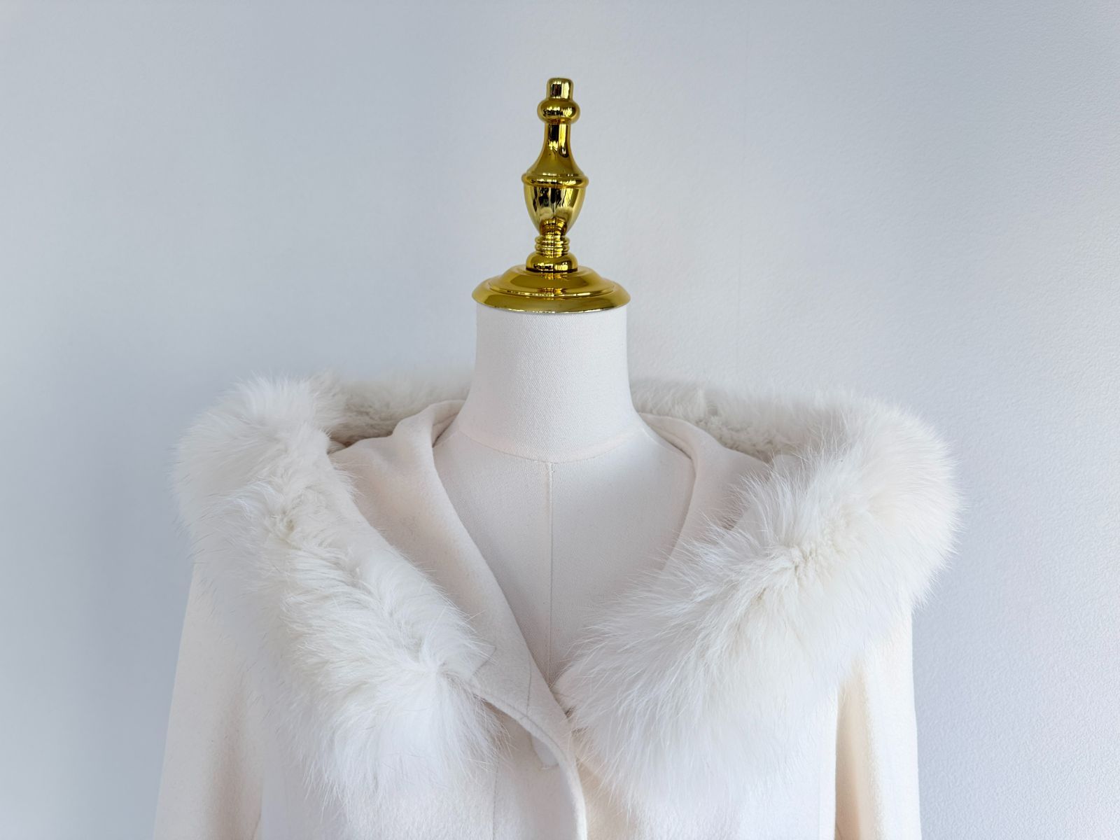 新品同様Rene 受注会FOXファーフオックスファーコート 40 フード付き