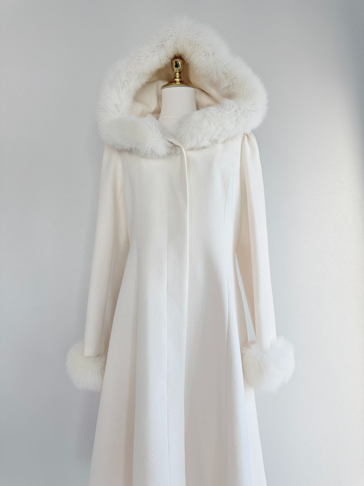 新品同様Rene 受注会FOXファーフオックスファーコート 40 フード付き