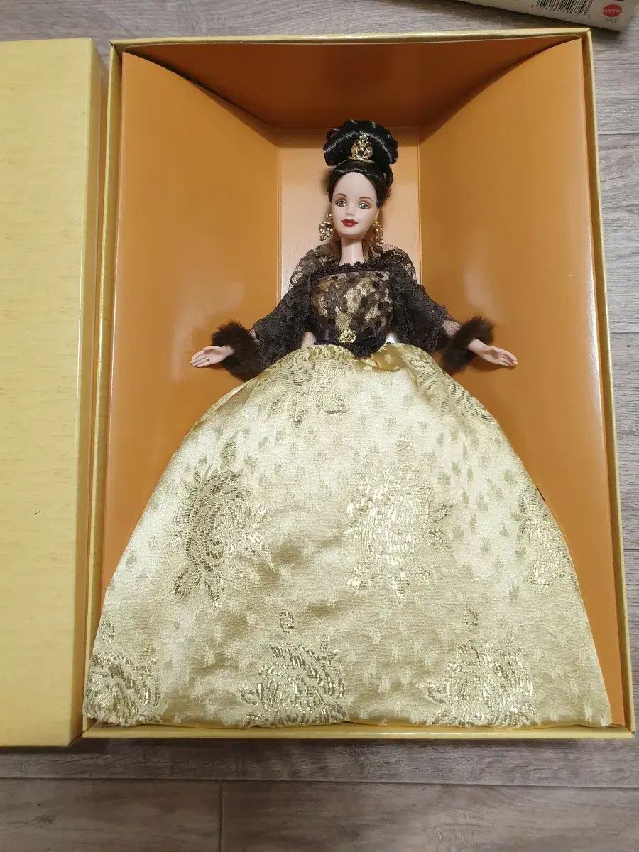 オスカー・デ・ラ・レンタ バービー人形