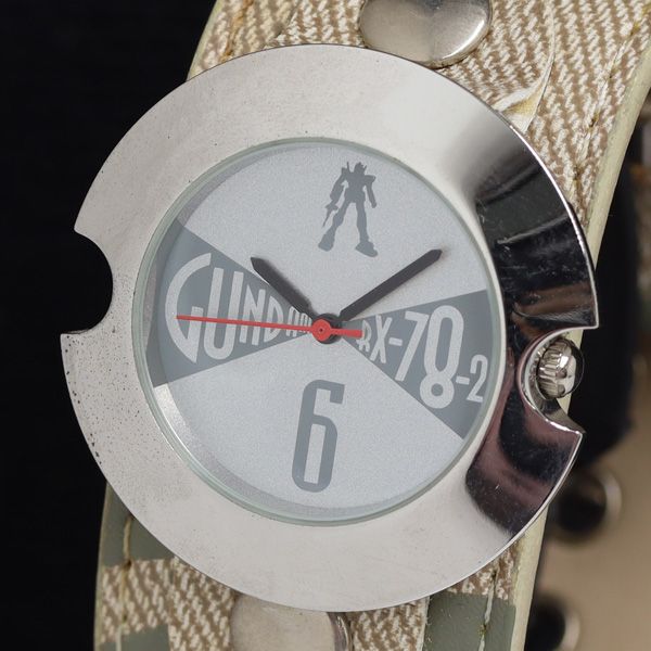 箱付 ガンダム RX-78-2 QZ シルバー文字盤 メンズ腕時計 KRH 2000000