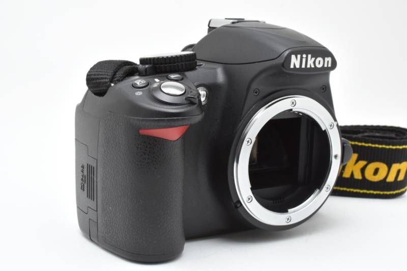 実用美品】Nikon ニコン D3100 ボディ シャッター数5841枚と少ない