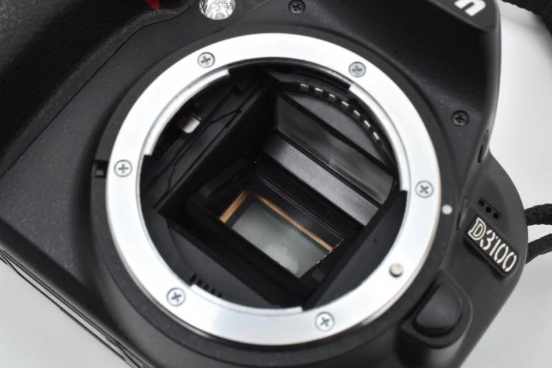 実用美品】Nikon ニコン D3100 ボディ シャッター数5841枚と少ない