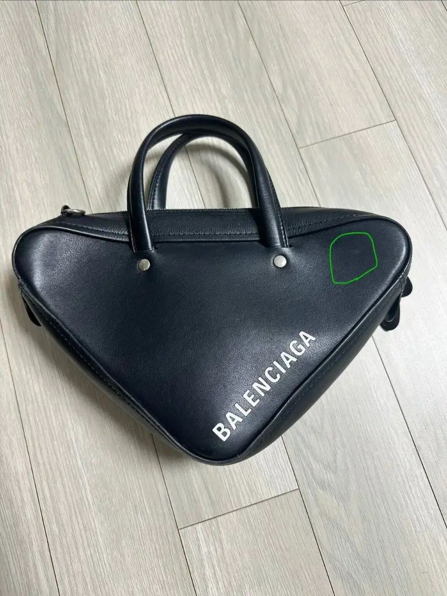 バレンシアガ トライアングル ダブルバッグ xsサイズ - メルカリ