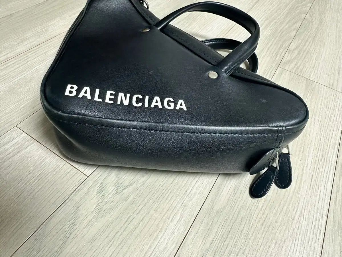 バレンシアガ トライアングル ダブルバッグ xsサイズ - メルカリ