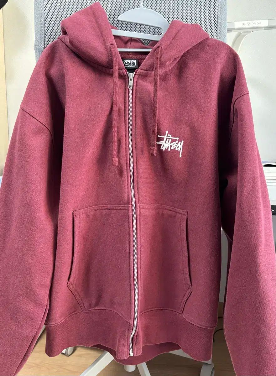 STUSSY ベーシック フードジップアップ バーガンディ - メルカリ