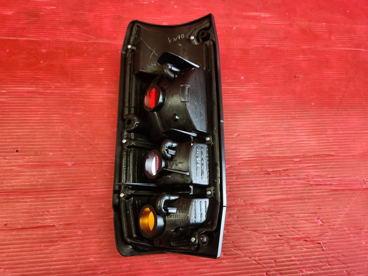 トヨタ KZJ78W ランドクルーザープラド 純正 右 テールランプ Koito 60