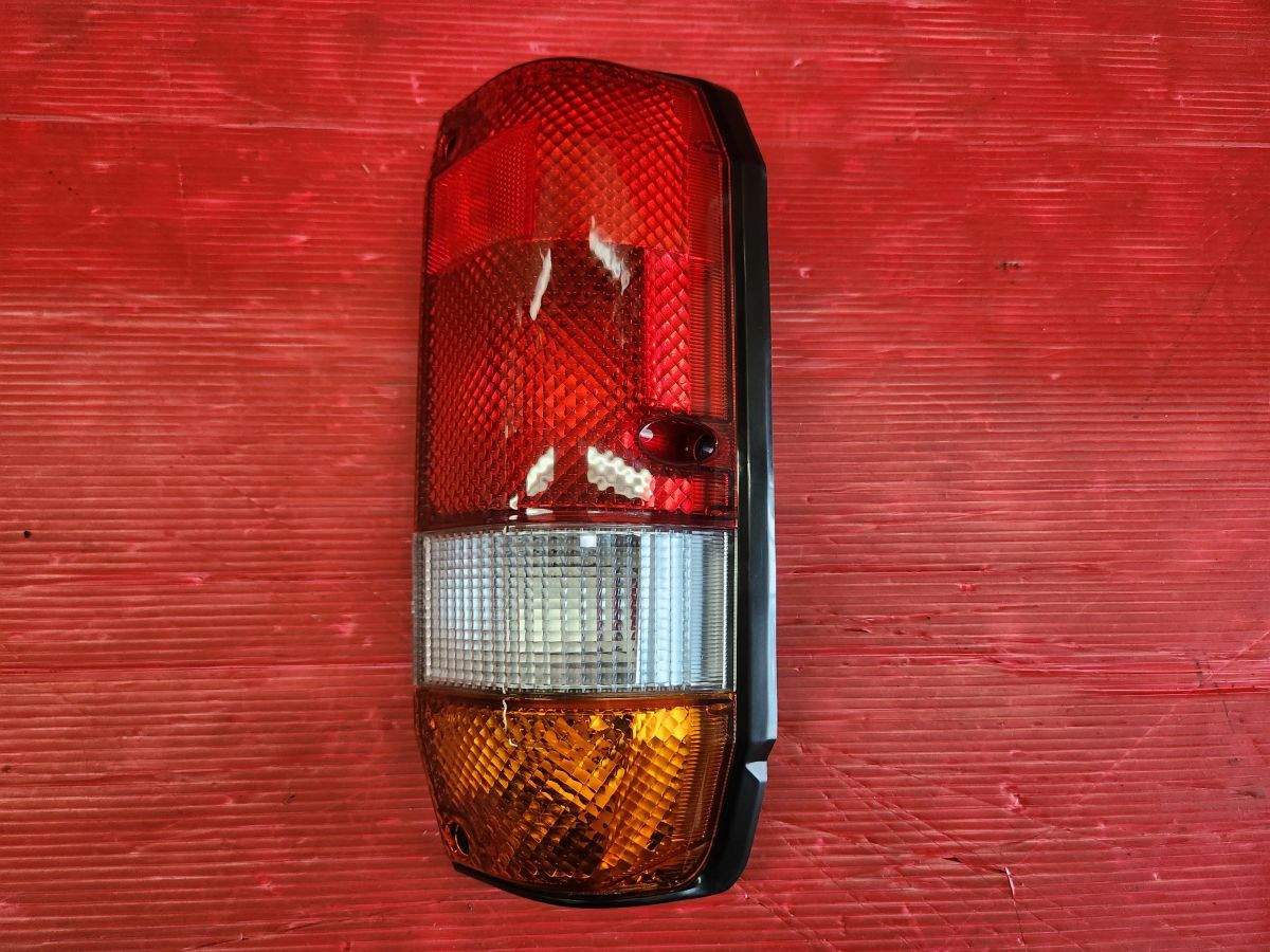 トヨタ KZJ78W ランドクルーザープラド 純正 右 テールランプ Koito 60