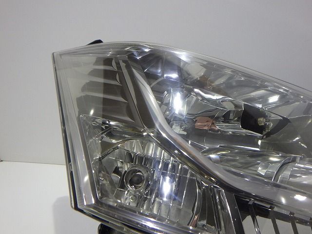 デリカD5 右ヘッドライト HID CV 前期 100-87918 8301D292