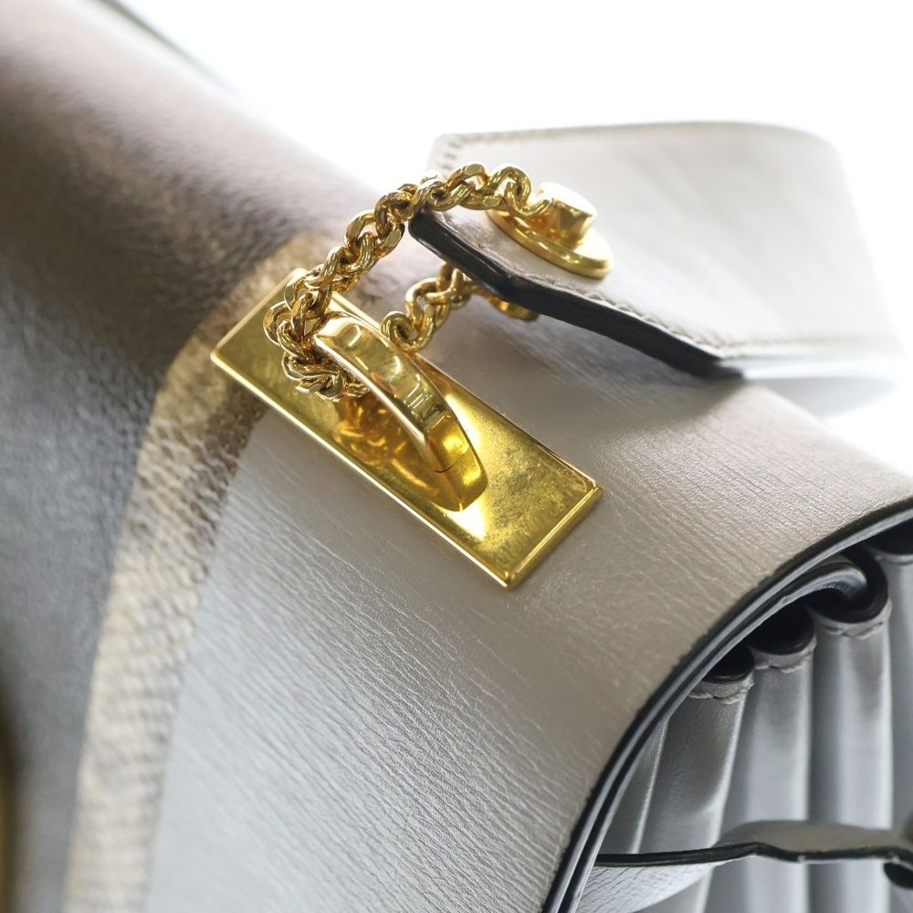 VALENTINO (ヴァレンティノ) Vロゴ シグネチャー レザー ハンドバッグ