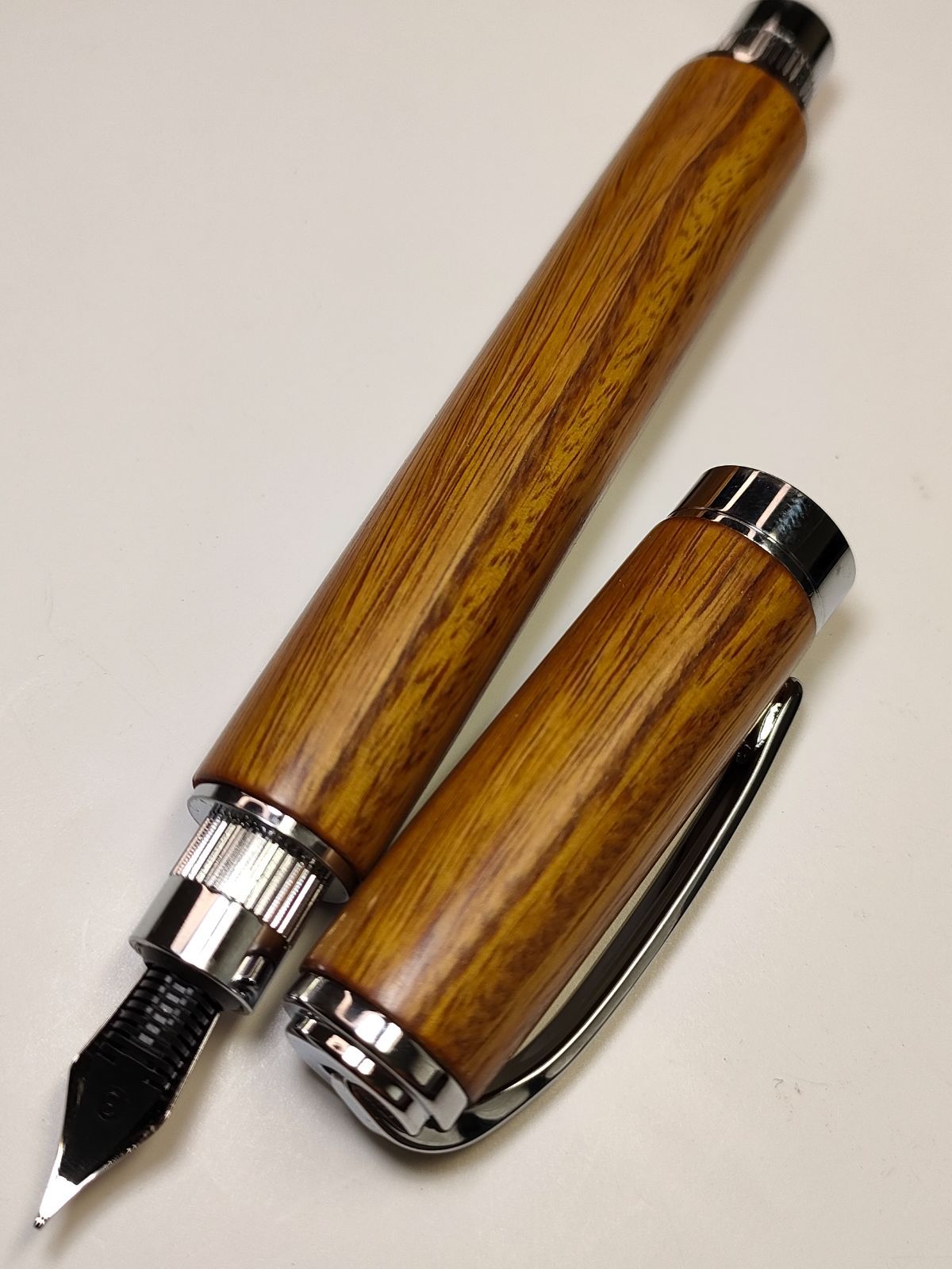 世界で一番硬い木【リグナムバイタ】グラデュエイト万年筆 - メルカリ