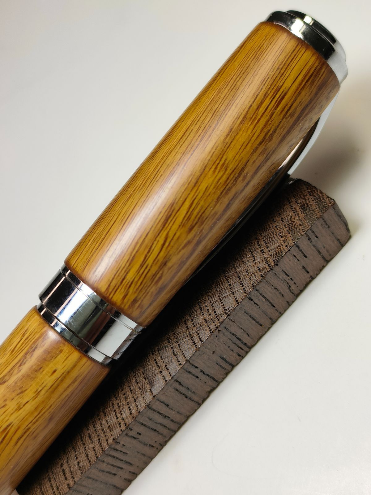 世界で一番硬い木【リグナムバイタ】グラデュエイト万年筆 - メルカリ