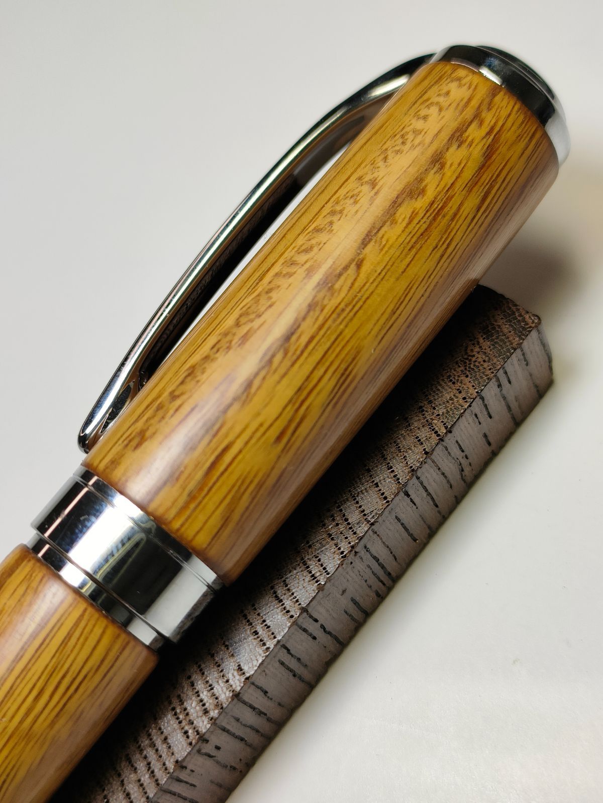 世界で一番硬い木【リグナムバイタ】グラデュエイト万年筆 - メルカリ