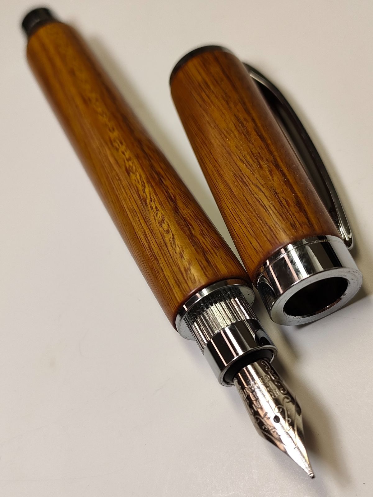 世界で一番硬い木【リグナムバイタ】グラデュエイト万年筆 - メルカリ