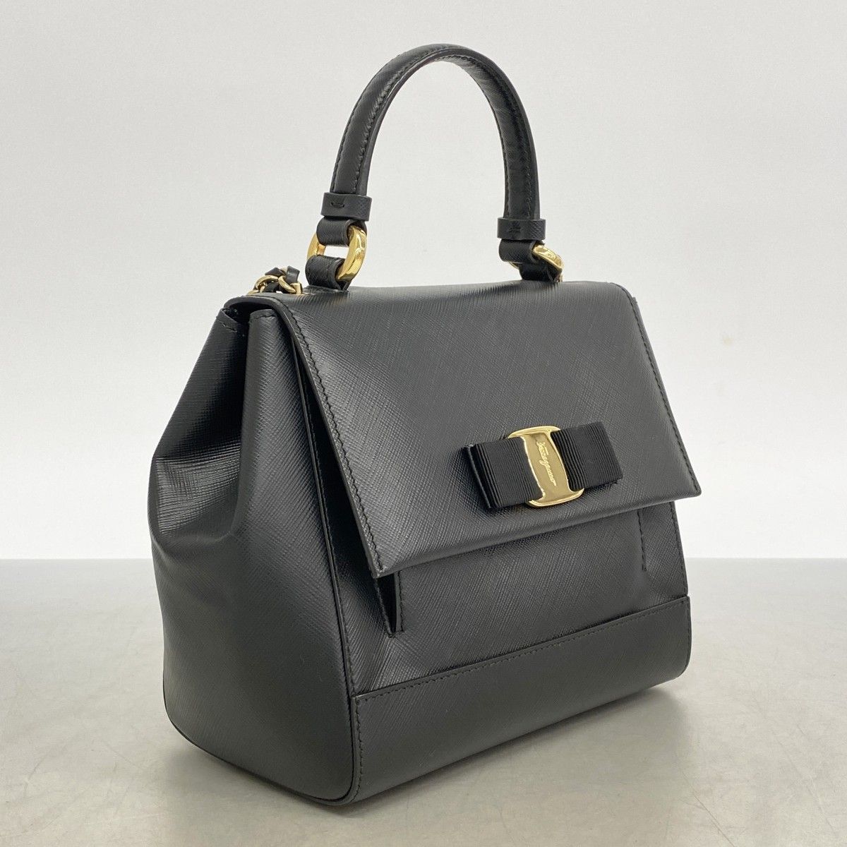 フェラガモ ヴァラ金具 型押し ハンドバッグ 黒 レザー ゴールド 6ae5695】サルヴァトーレフェラガモ ハンドバッグ ヴァラ レザー