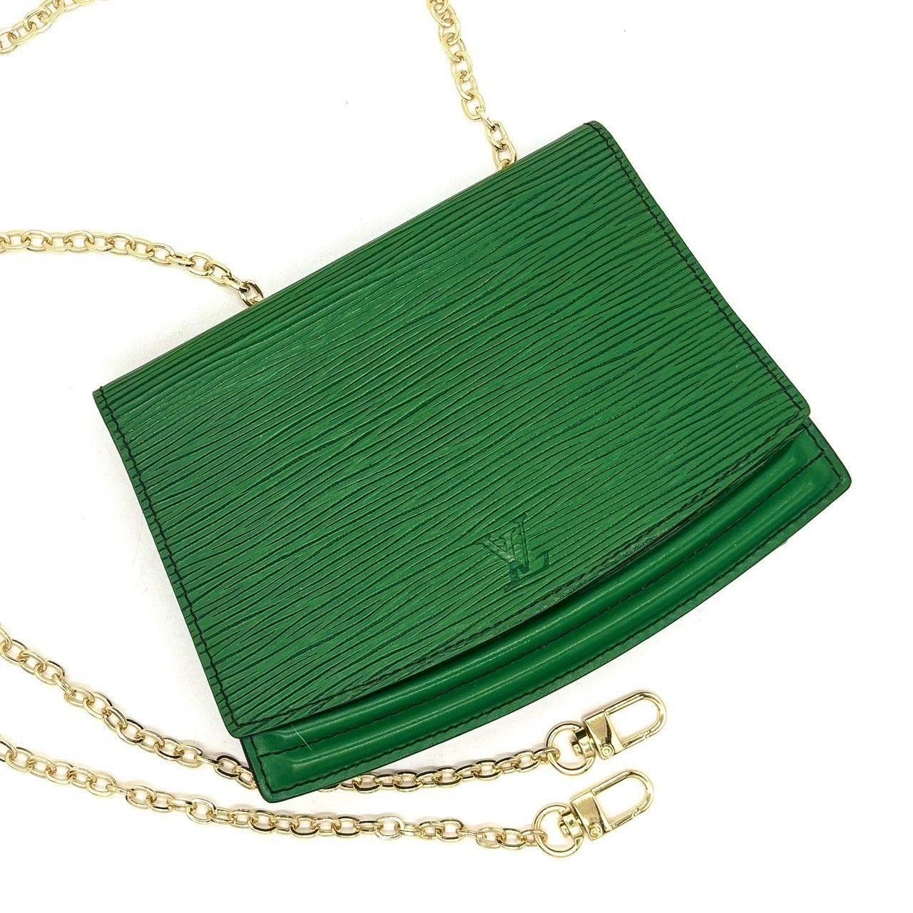 差し色で魅せる✨ LOUIS VUITTON エピ ポシェットサンチュール