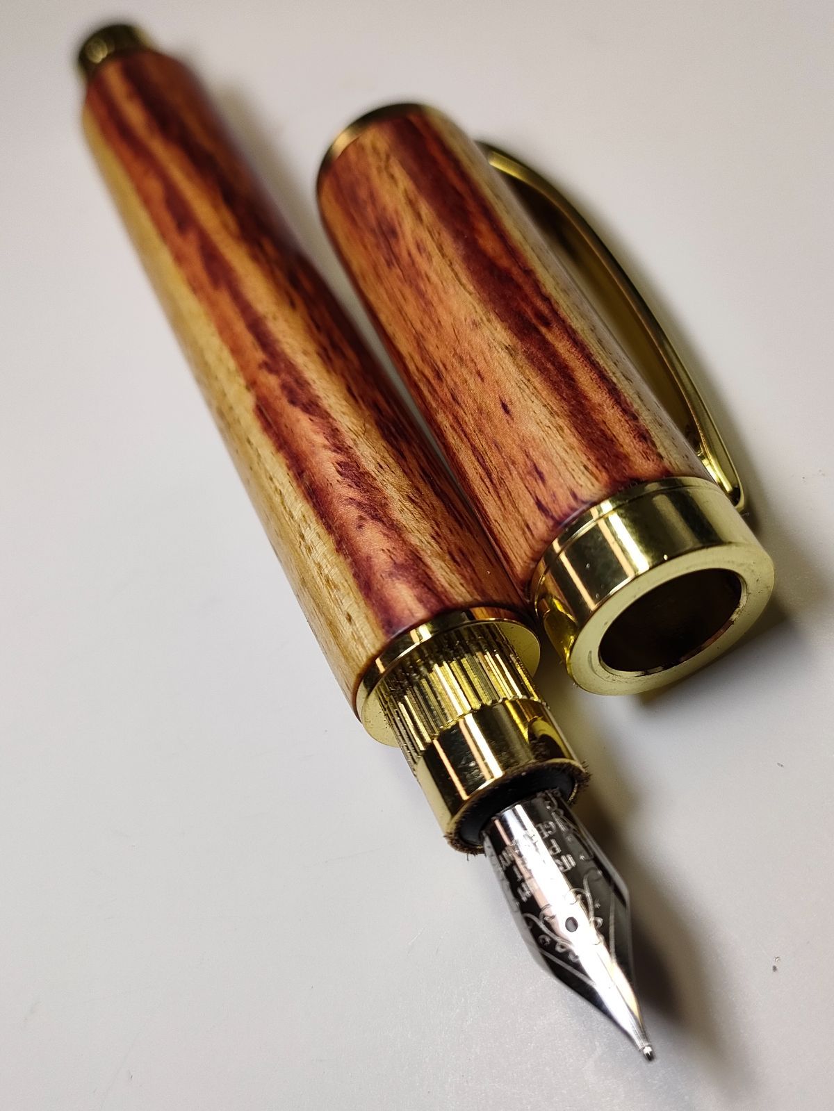 チューリップウッド（紅白）】グラデュエイト万年筆 - メルカリ