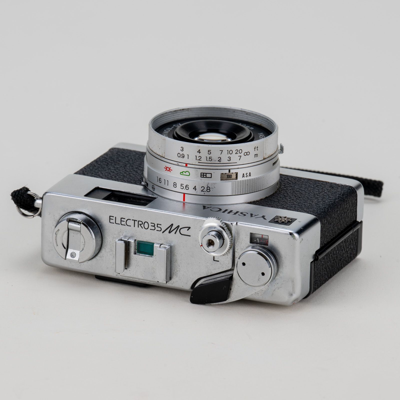 ヤシカのコンパクトフィルムカメラ「エレクトロ35MC」ジャンク品