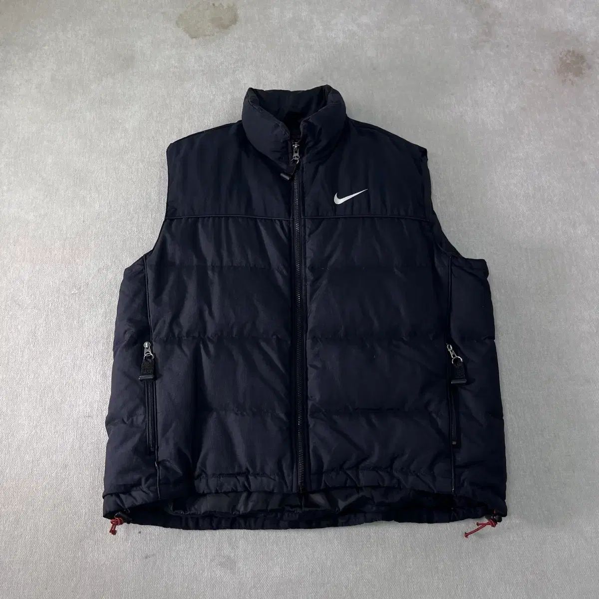 105 NIKE ACG オールドスクール ダウンベスト - メルカリ