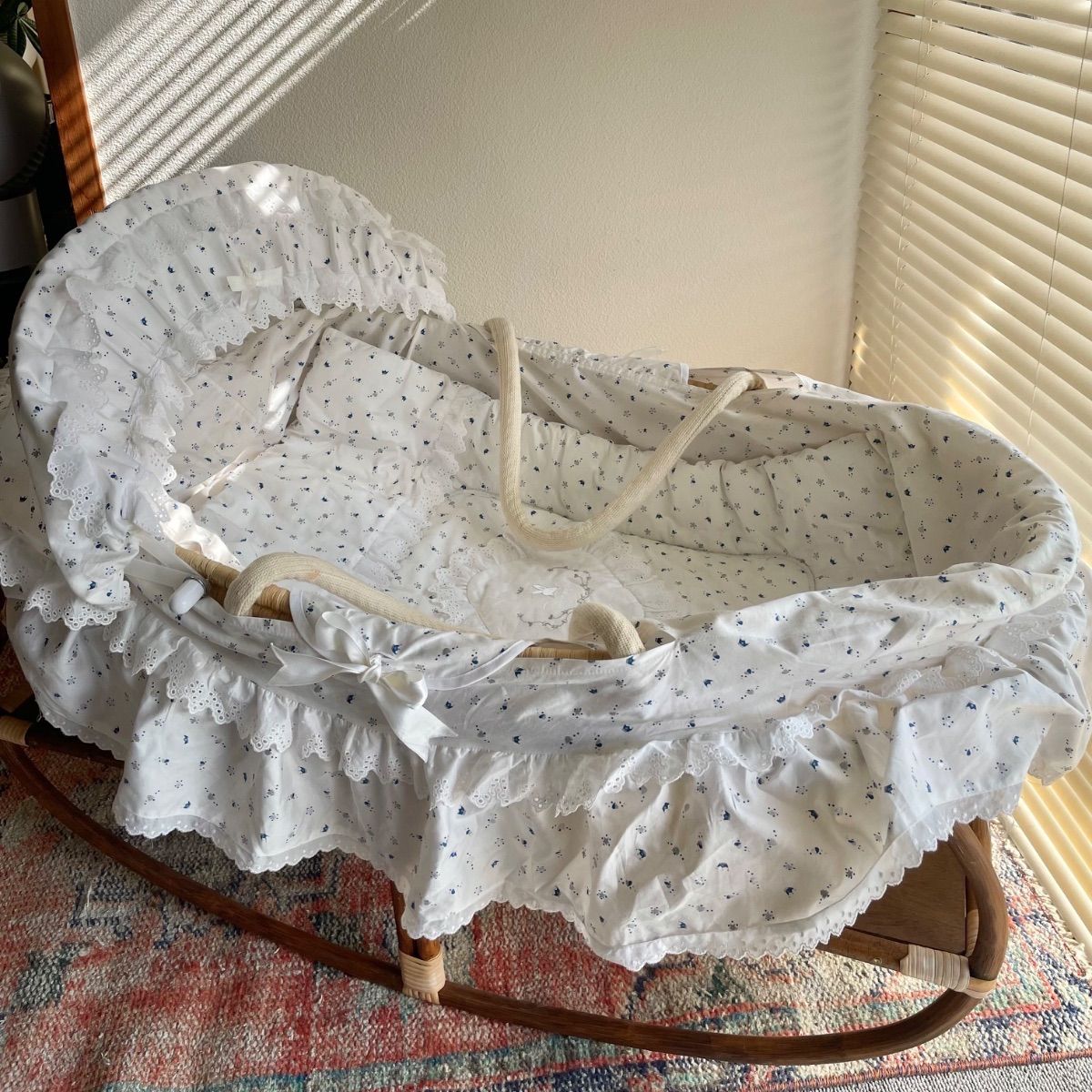 送料別】OLDラタンのゆりかご クーファン ベビーベッド - メルカリ