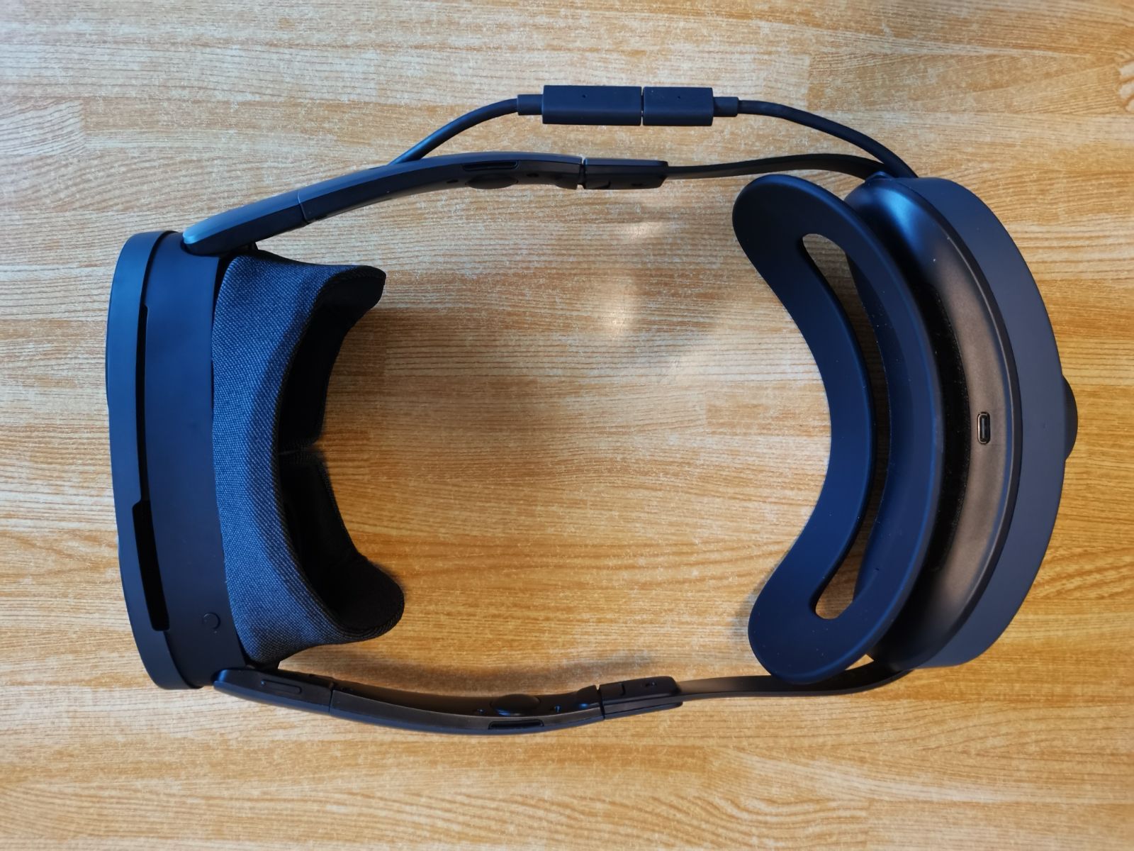 ほぼ新品 HTC VRヘッドセット VIVE XR Elite デラックスパック