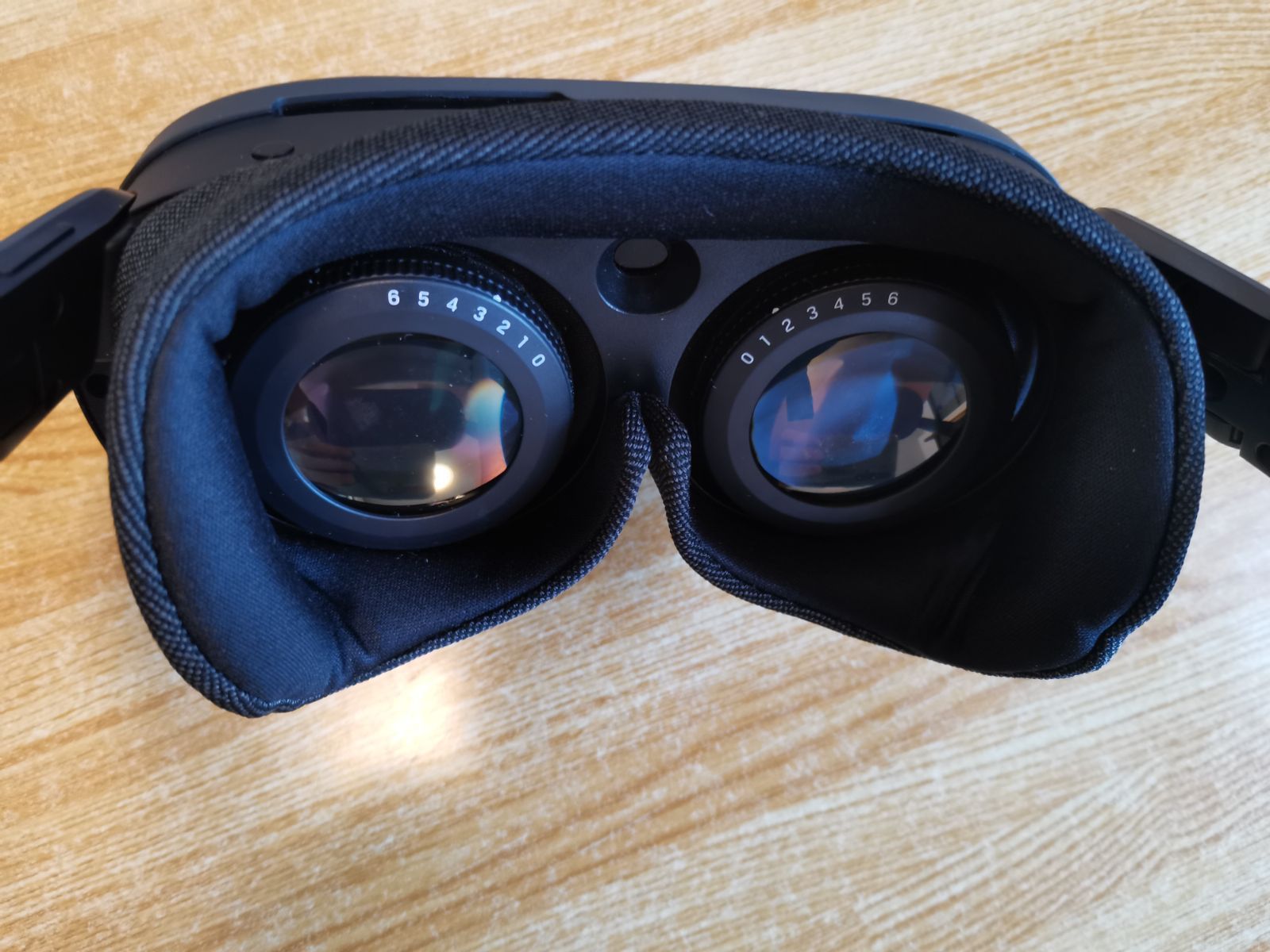 ほぼ新品 HTC VRヘッドセット VIVE XR Elite デラックスパック