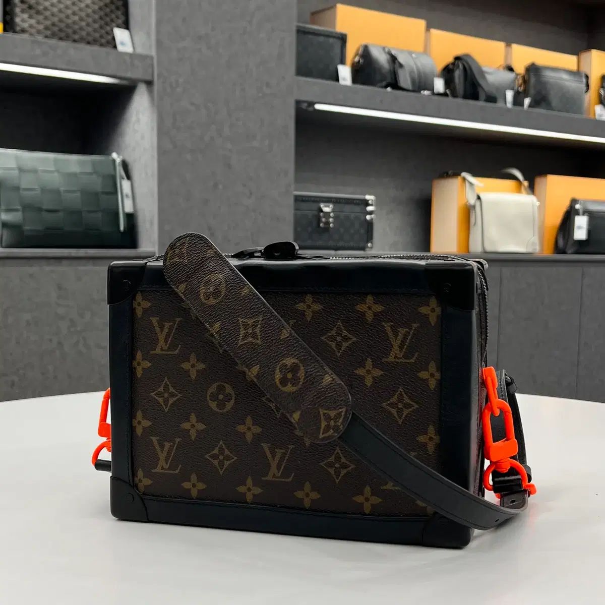 正規品 Louis Vuitton ルイヴィトン ヴァージル ソフトトランク クロスバック