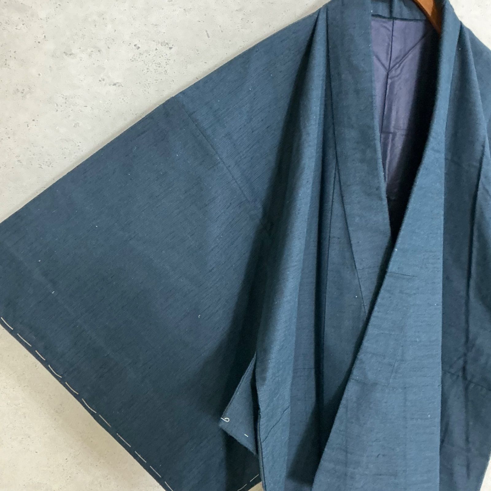 ［ 紬/色無地 ］生紬　袷　正絹　水色　縮緬　ちりめん　人気色　仕付け糸付き kimomo+one＊男前屋＊未使用同然＊男着物＊袷＊十日町紬＊仕付け糸付き