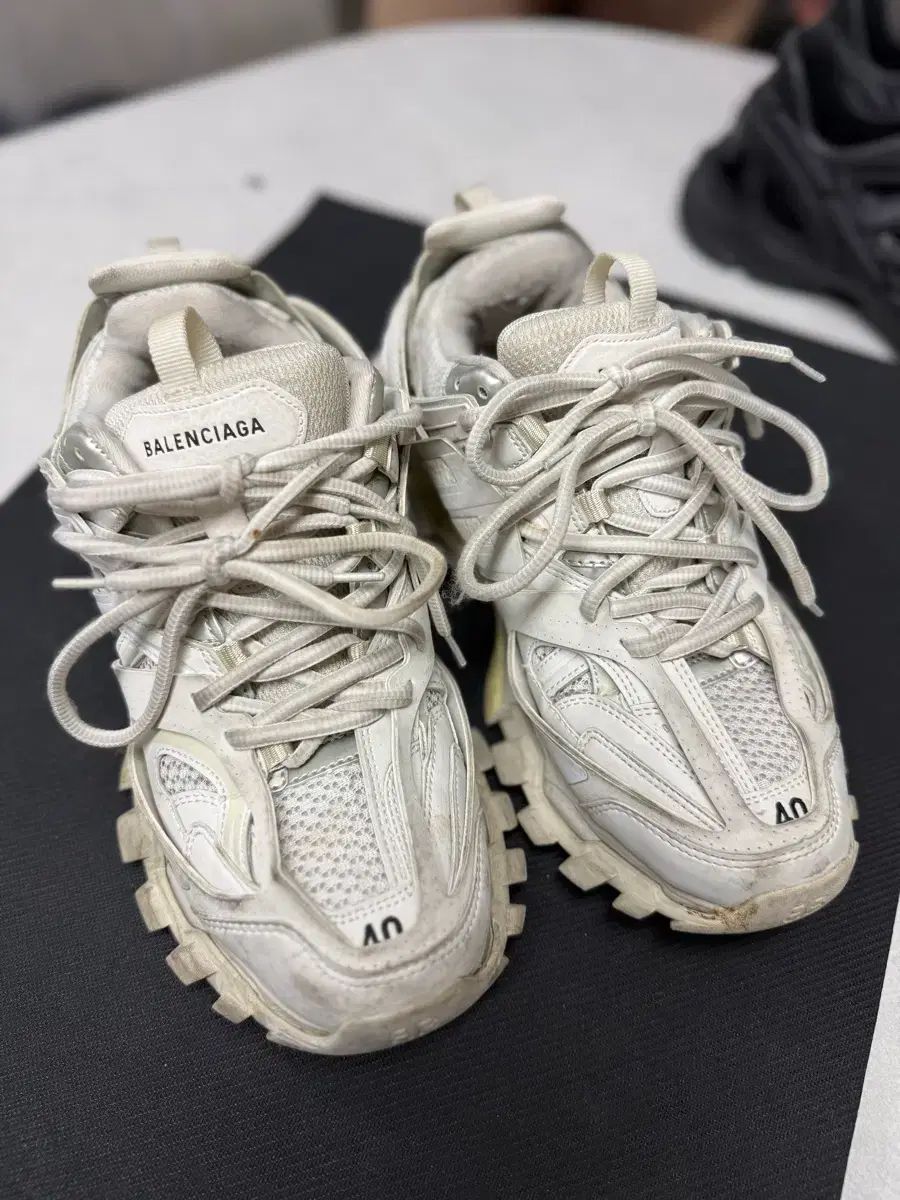 バレンシアガ トラック スニーカー 白 40 - メルカリ