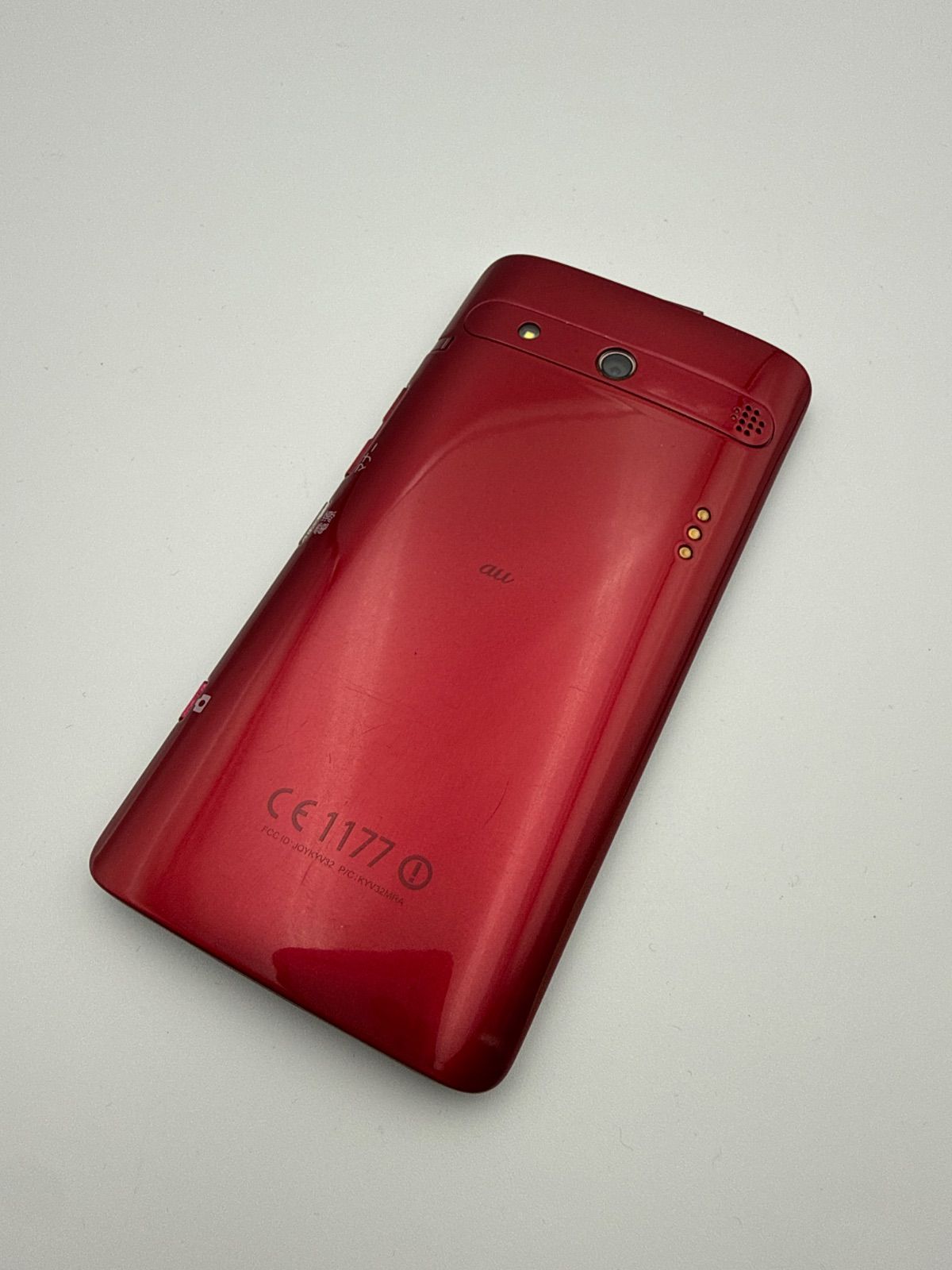 au シンプルスマートフォン BASIO KYV32 京セラ レッド 赤 ベイシオ
