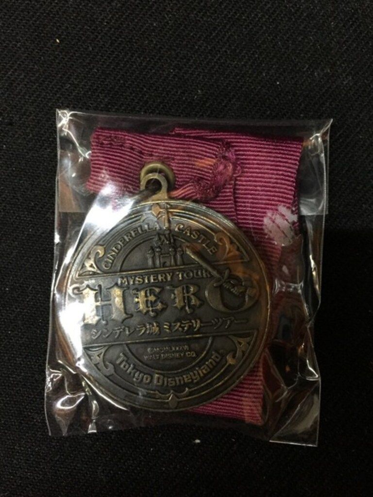 希少】記念品メダル シンデレラ城 ミステリーツアー 古いミッキー 黄色