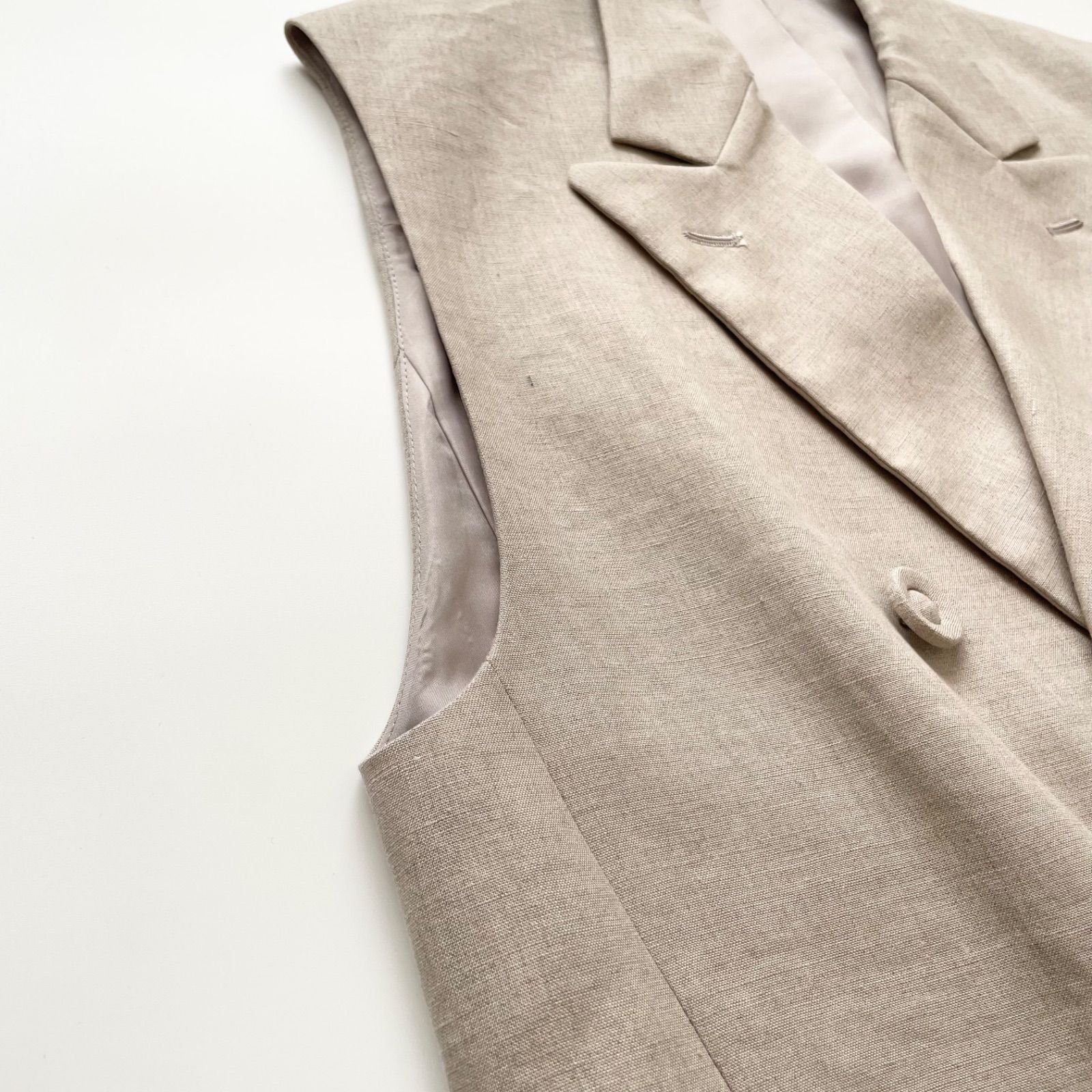 cygne シーニュ リネン ジレ ベスト ベージュ 大人のレイヤード - メルカリ