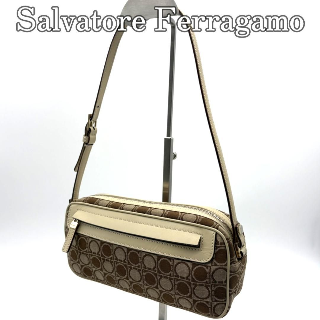 サルヴァトーレフェラガモ Salvatore Ferragamo アクセサリーポーチ