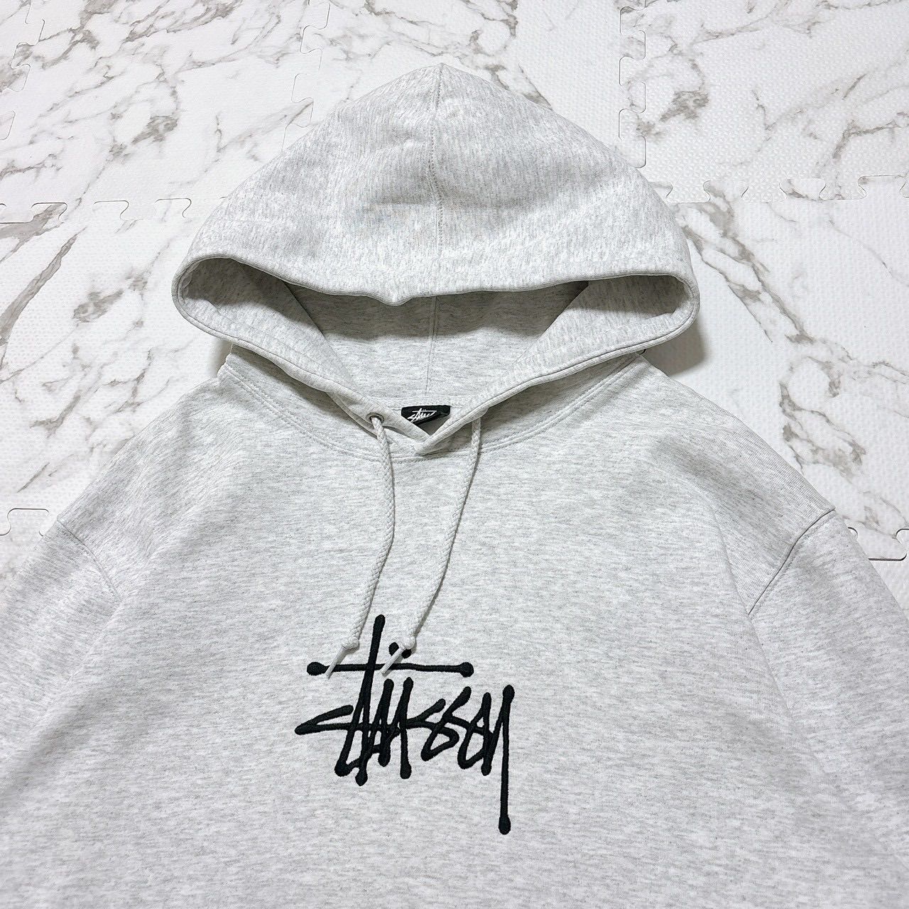 ステューシー STUSSY パーカー センター刺繍ロゴ グレー XLサイズ 