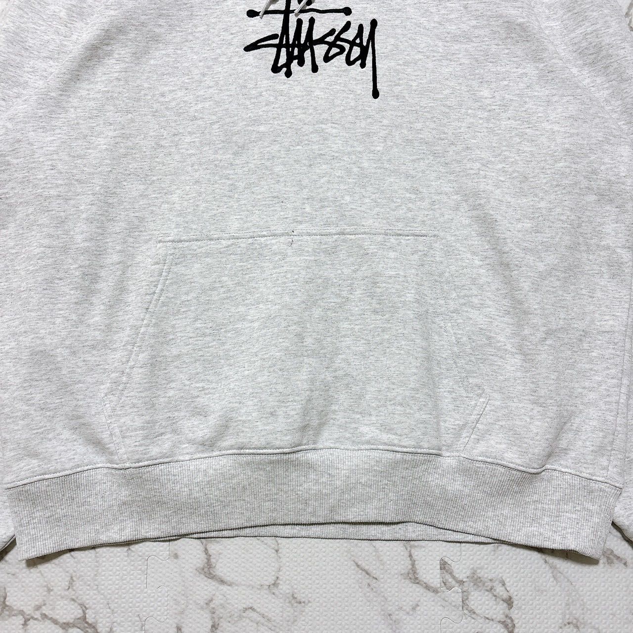 ステューシー STUSSY パーカー センター刺繍ロゴ グレー XLサイズ 