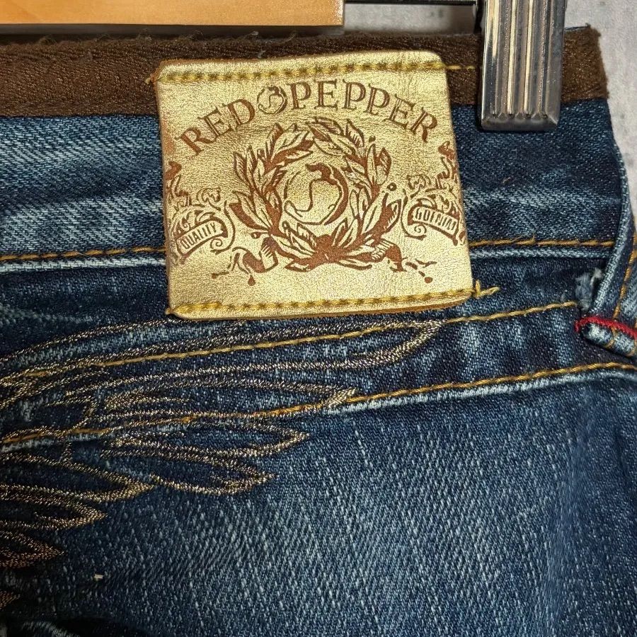 RED PEPPER(レッドペッパー)フレアデニムパンツ刺繍スタッズローライズ