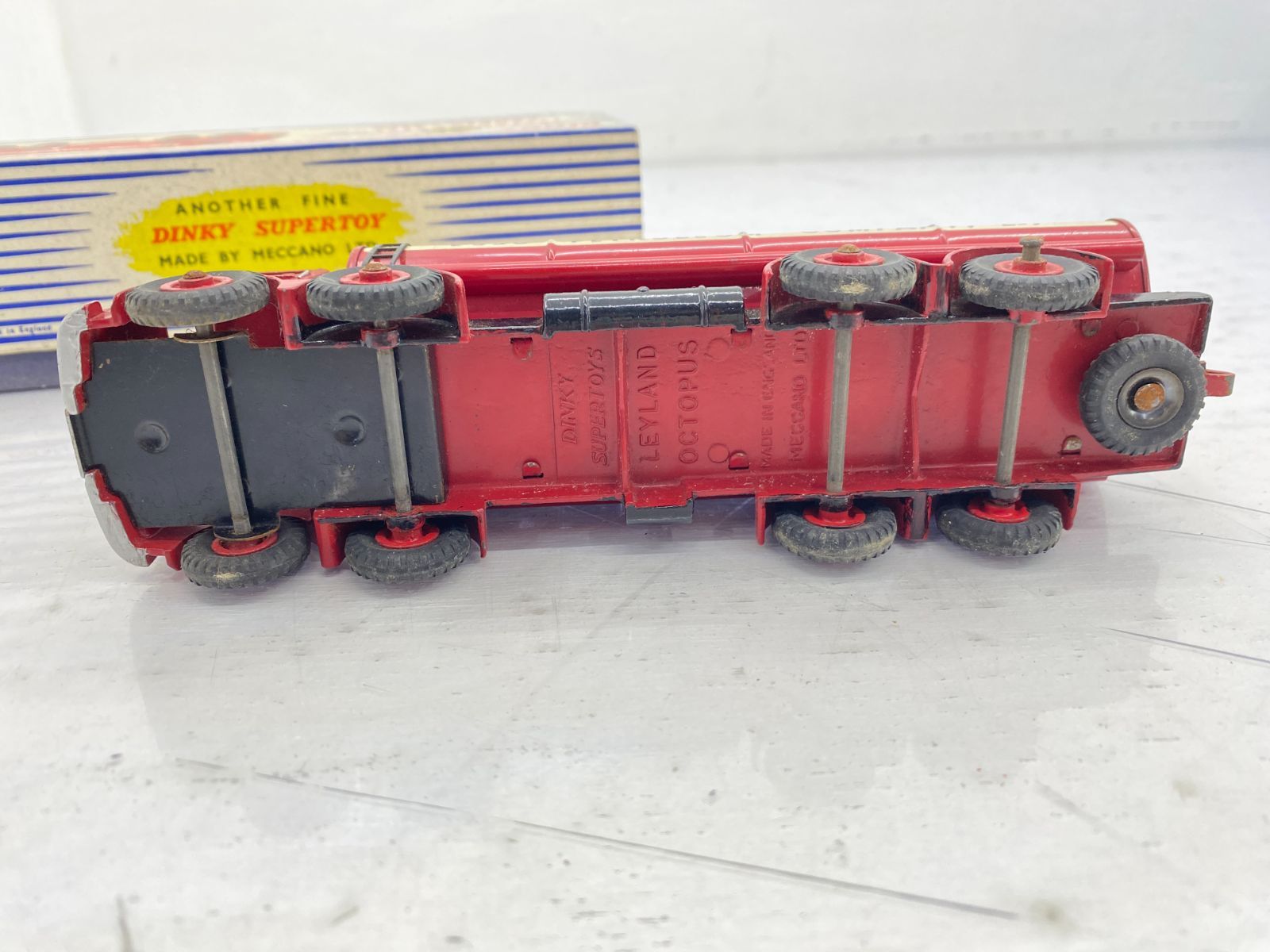 盛岡45-0031] ディンキー 943 スーパートイズ Esso タンクローリー