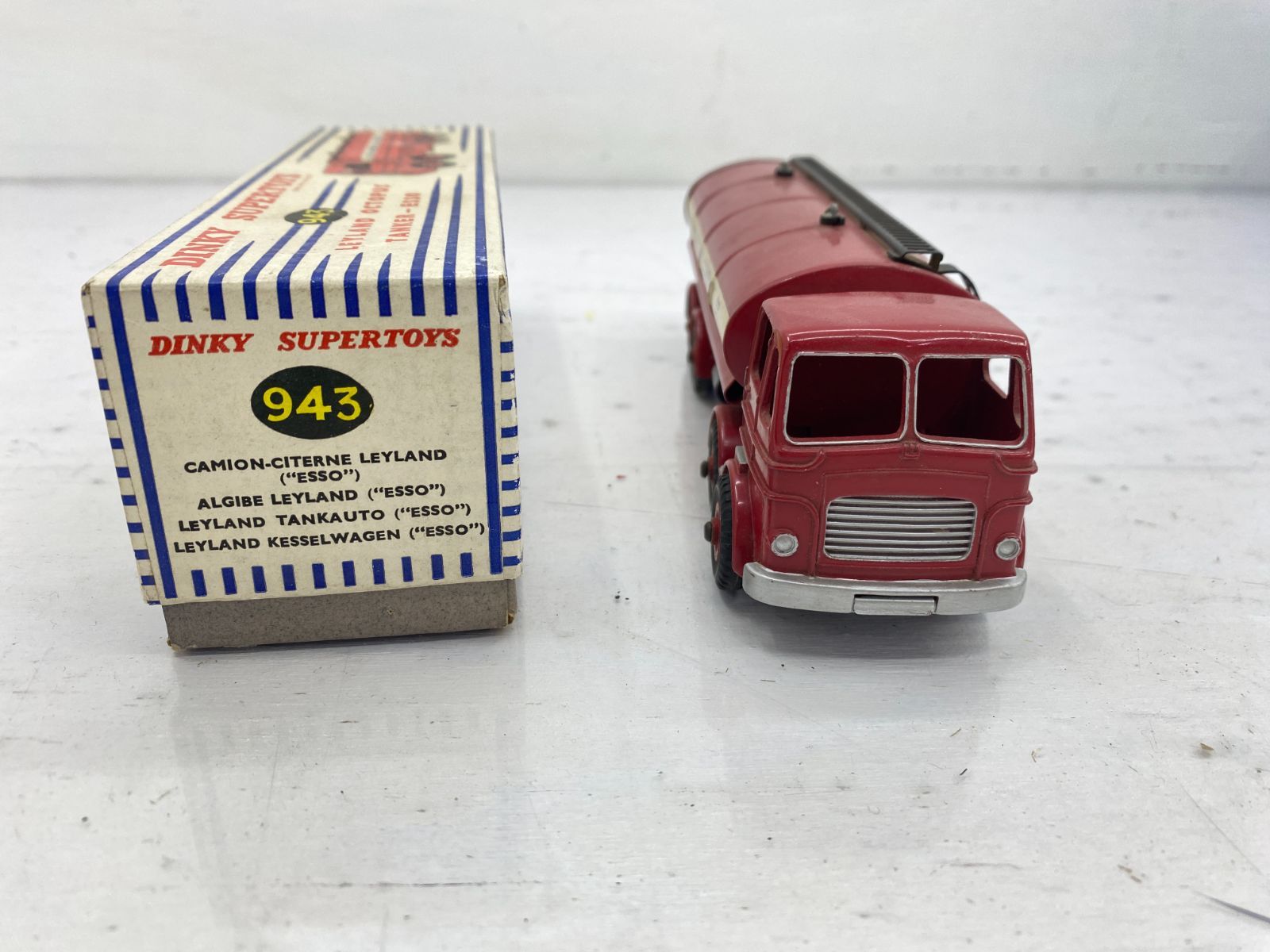 盛岡45-0031] ディンキー 943 スーパートイズ Esso タンクローリー