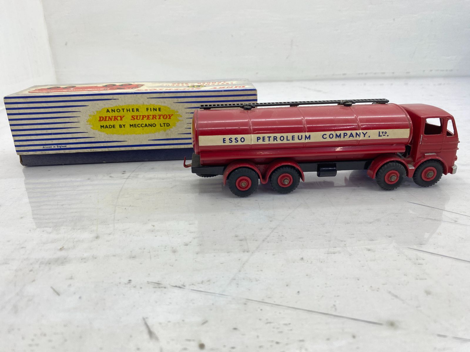盛岡45-0031] ディンキー 943 スーパートイズ Esso タンクローリー
