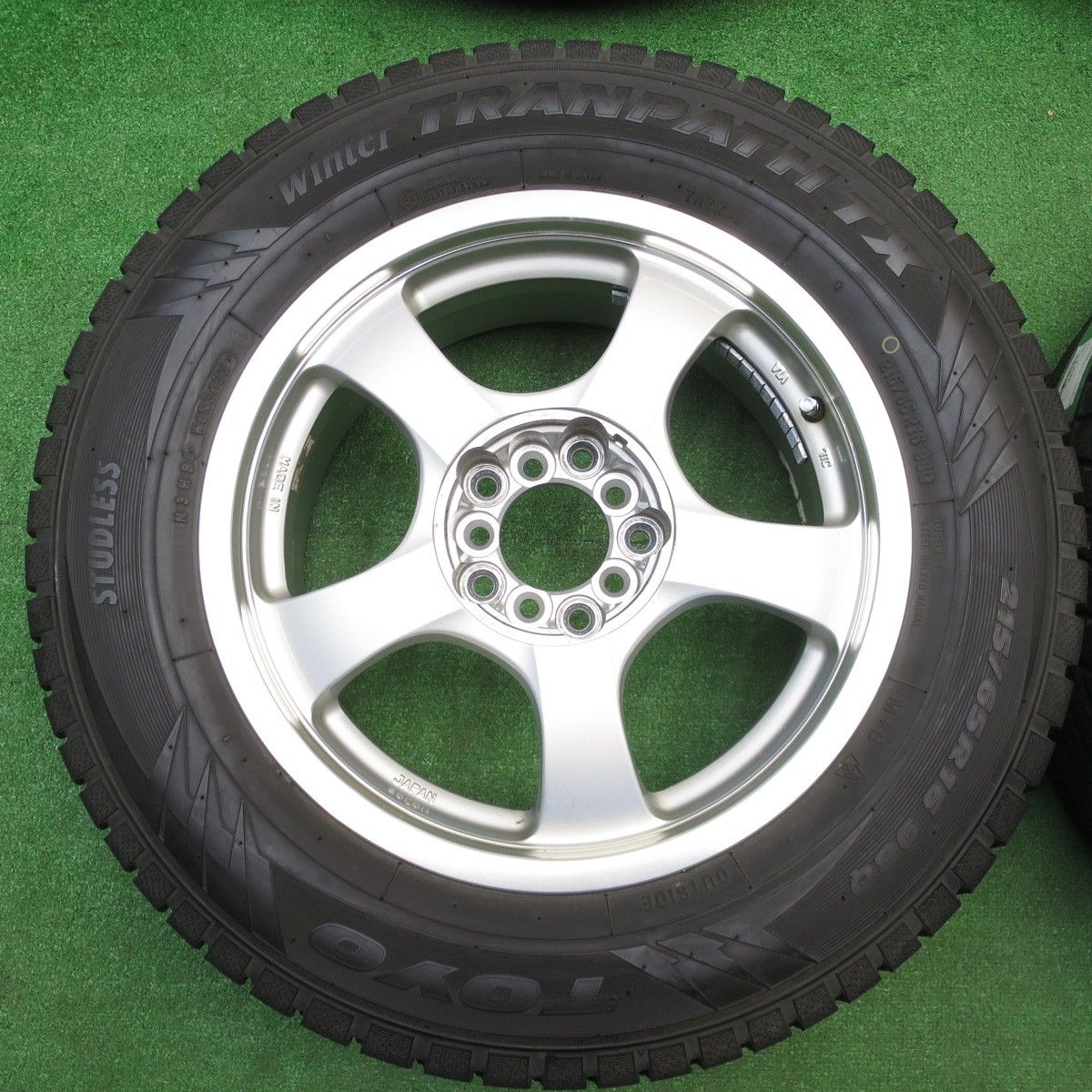 バリ溝！22年！9.5分☆スタッドレス 215/65R16 トーヨー ウインター 