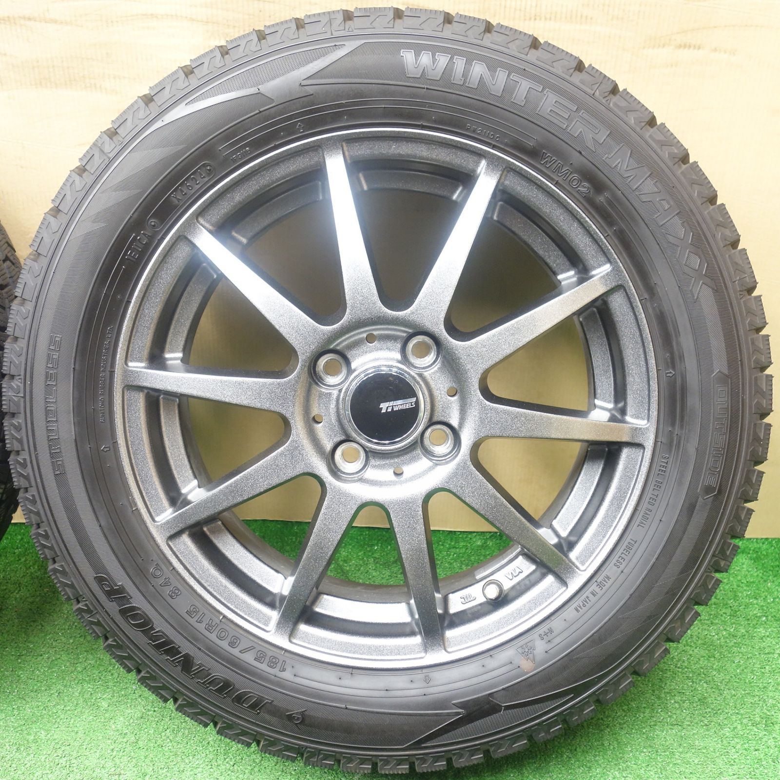 バリ溝！24年！キレイ！ほぼ10分☆スタッドレス 185/60R15 ダンロップ 