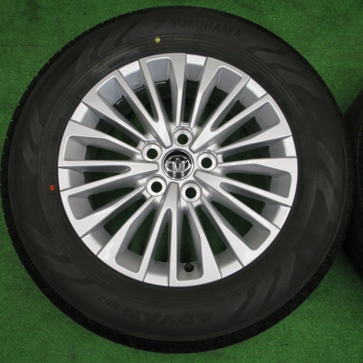 アルファード40新車外し 225/65R17 ヨコハマ ADVAN V03 4本 新車外し！25年☆トヨタ 40系 アルファード ヴェルファイア 純正 225