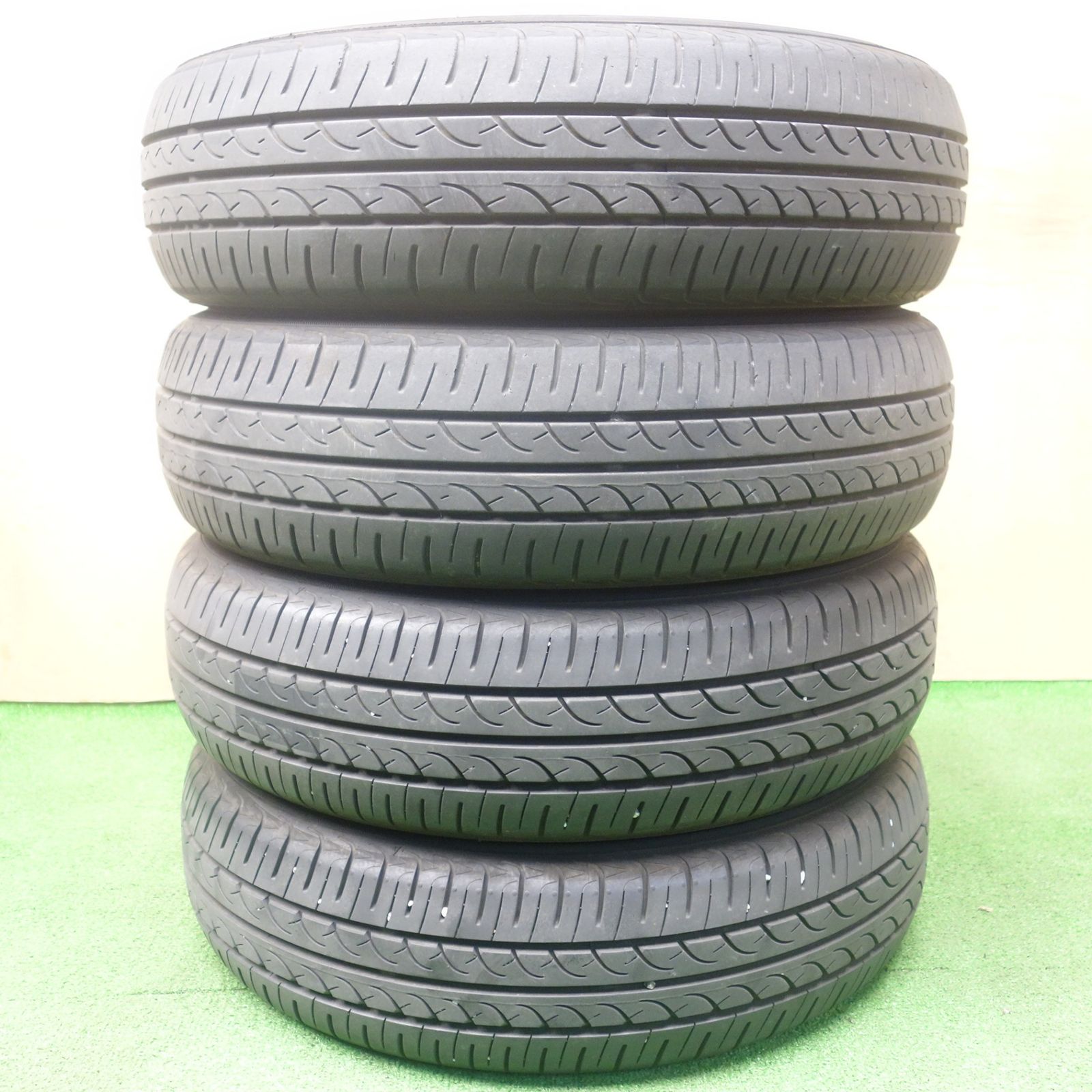 バリ溝！24年！8.5分☆155/65R14 ヨコハマ ブルーアース AE01K タイヤ