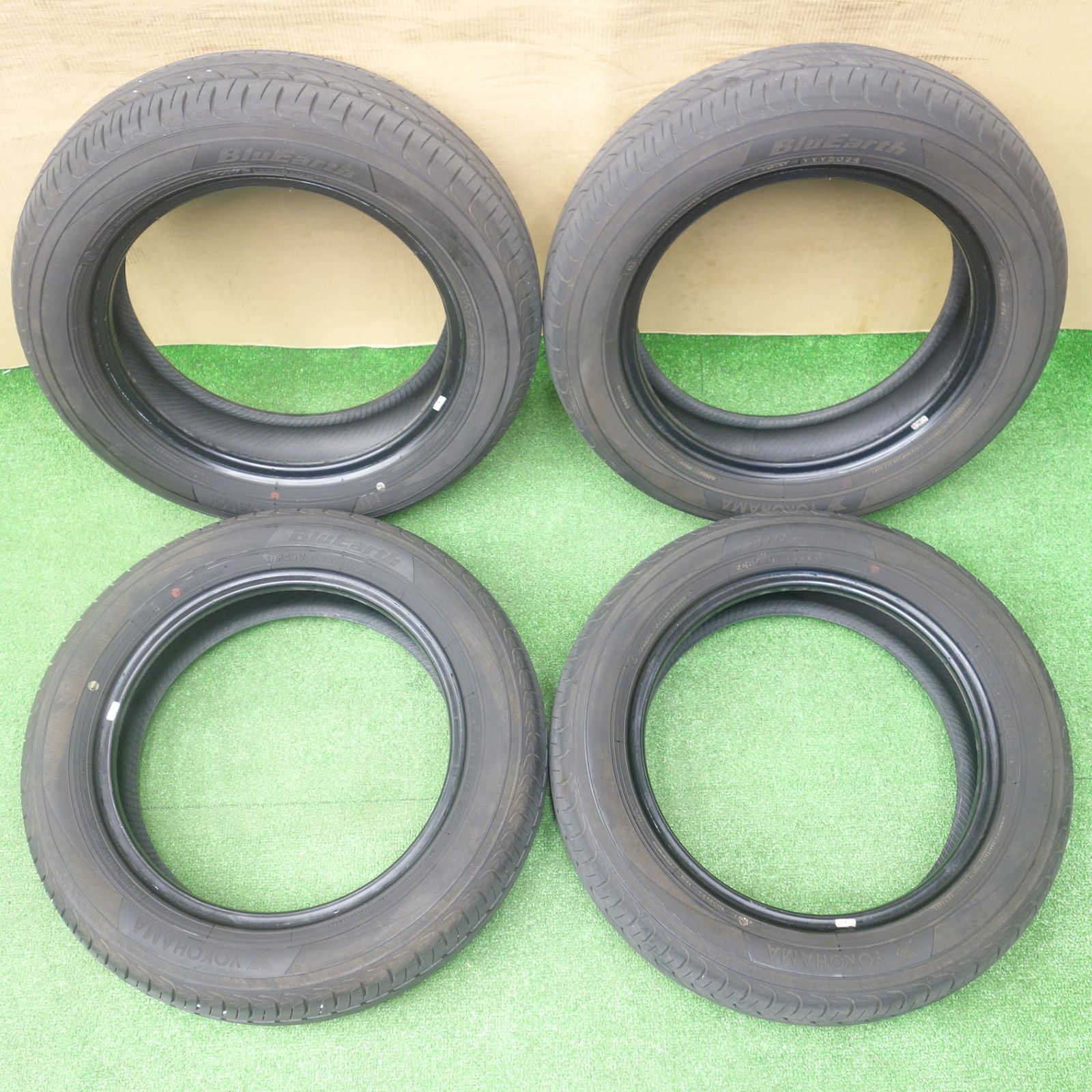 バリ溝！24年！8.5分☆155/65R14 ヨコハマ ブルーアース AE01K タイヤ